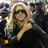 Shakira na letisku pre odletom do JAR