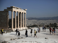 Aténsku Akropolu pre horúčavy zatvorili na niekoľko hodín
