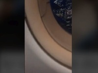 VIDEO Mladík si chcel odpočinúť v lietadle: Potom si všimol desivý DETAIL a tŕpol od strachu