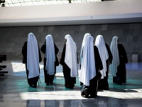 Nové nechutné detaily zo sexuálneho škandálu cirkvi: Mníšky robili dievčatám niečo strašné