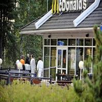 Pri nezmyselnej hádke v McDonalde zahynuli traja ľudia