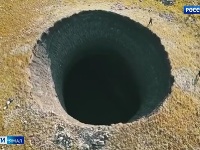 Záhada obrích kráterov na Sibíri konečne objasnená?! Vedci odhalili, čo ich zrejme spôsobuje