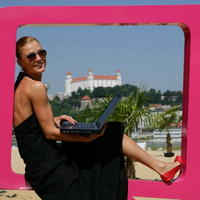 Elena Podzámska počas online rozhovoru na Magio pláži.
