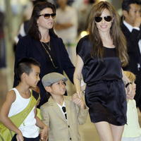 Angelina a jej “šťastná” rodinka.