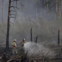 Hasenie požiaru v dedine Plotava vzdialenej 80 km od Moskvy.