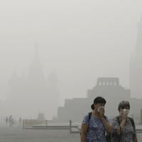 Moskva je zahalená v smogu