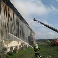 V budove bolo viac ako 300 ton sena