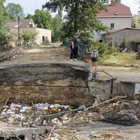 Škody po záplavách v Chrastave.