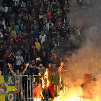 Oheň v sektore fanúšikov Sparty