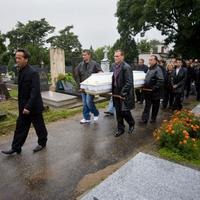 Pohreb obetí masakry v Devínskej Novej Vsi