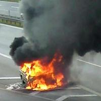 VW Passat v plameňoch
