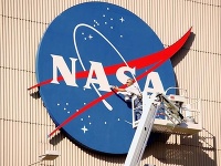 NASA prezradila, akú najbizarnejšiu vec kedy vykonala: Týka sa metly, to vážne s ňou robili toto?!