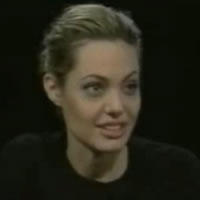 Angelina Jolie počas rozhovoru v roku 2000 - údajne pod vplyvom drog