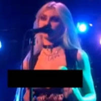 Mladučká Taylor Momsen bez ostychu vystavila na obdiv svoje prsia