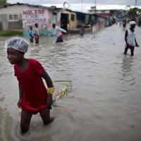 Hurikán za sebou zanechal ničivé záplavy