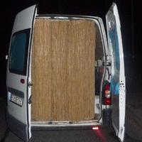 V aute sa mali nachádzať bambusové rohože