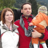 Rodina postreleného policajta sa rekreovala v Rakúsku.
