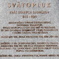 Nápis na soche Svätopluka