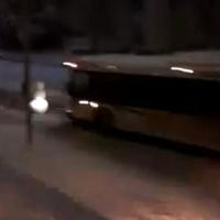 Autobus vrazil do snehuliaka