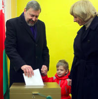 Opozičný kandidát Andrei Sannikov