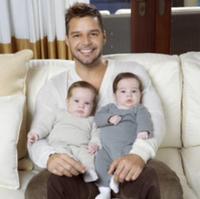 Ricky Martin je náhradnou matkou dvojičiek Mattea a Valentina