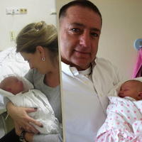 Monika a Fedor sa tešia zo svojej vnučky Chloe.