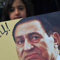 Protesty proti Mubarakovi pokračujú