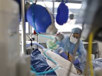 KORONAVÍRUS Pribudlo viac ako 11-tisíc nových prípadov: Hospitalizovaných v nemocniciach ubúda