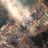 Satelitný snímok poškodenej elektrárne Fukušima 1