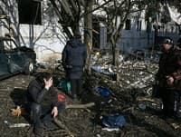 UKRAJINA Strely dopadajú už aj na CIVILNÉ ciele: FOTO Zdevastovaná bytovka a zúfalí ľudia