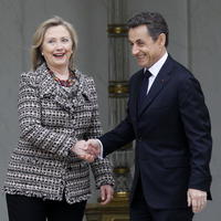 Hillary Clintonová a Nicolas Sarkozy