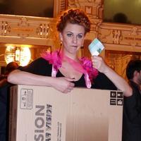 Kristína Farkašová si na premiéru baletu obliekla krabicu. 