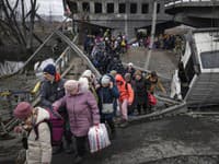 Nehybné telá v uliciach, plač a beznádej: Civilné obyvateľstvo na Ukrajine je vystavené útokom a streľbe