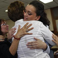 Domonique Ramirez oslavuje vrátenie korunky