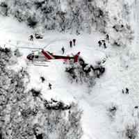 Skupinu 11 francúzskych turistov strhla dnes snehová lavína v okolí Bourg-St.Pierre