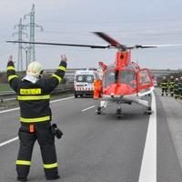 Vrtuľník zachraňoval ženu z Audi