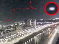VIDEO Nad Kyjevom spozorovali po zázračnom bleskovom útoku na ruské jednotky záhadný objekt