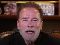 VIDEO Arnold Schwarzenegger má odkaz pre ruských vojakov: Nechcem, aby ste skončili ako môj otec!