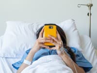 VIDEO Žena sa pár hodín po pôrode pozrela na priateľov mobil: To, čo zbadala na displeji, jej vyrazilo dych