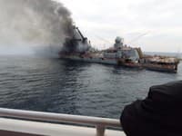 Objavili sa nové zábery potopenej ruskej lode Moskva: Hustý dym a žiadne záchranné člny! Čo sa dialo po útoku?