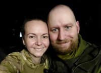 Srdcervúci príbeh z oceliarne v Azove: Ukrajinci sa vzali počas obliehania, po troch dňoch sa stala vdovou