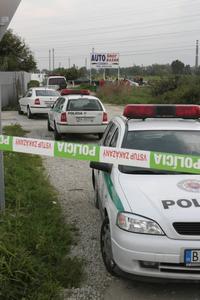 Na miesto nešťastia prišlo 12 policajných áut.