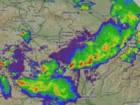 MIMIMORIADNE Búrky už úradujú: Najsilnejšie sú na severe Slovenska! Padali aj krúpy, pozor na Záhorí