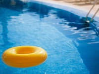 AKTUÁLNE Tragédia pri Senci: V bazéne rodinného domu našli mŕtve trojročné dieťa