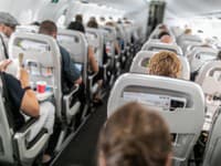 Už sa vám to niekedy stalo? Žena požiadala pasažiera o výmenu sedadla v lietadle: Takto zareagoval!