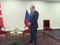 Putin nervózny ako nikdy predtým: VIDEO obrovského poníženia počas schôdzky s tureckým prezidentom