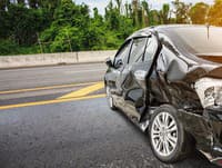 Tragická autonehoda: Dvaja mŕtvi a deväť zranených pri nehode auta s migrantmi