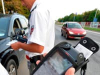 Polícia pritvrdzuje voči vodičom: Prísnejšie tresty za rýchlosť aj telefón v ruke! Platiť začnú už o pár dní