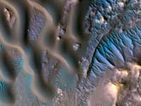 NASA zverejnila snímku Marsu: Pôsobivé modré zvlnenie povrchu planéty ulahodí tvojmu oku