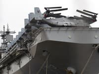 Najväčšia britská vojenská loď sa pokazila krátko po vyplávaní do USA
